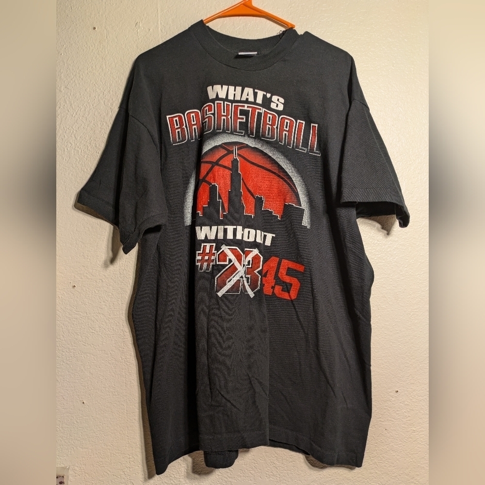 salem Xl Men's Black Graphic Basketball T-Shirt Vintage Pre-owned